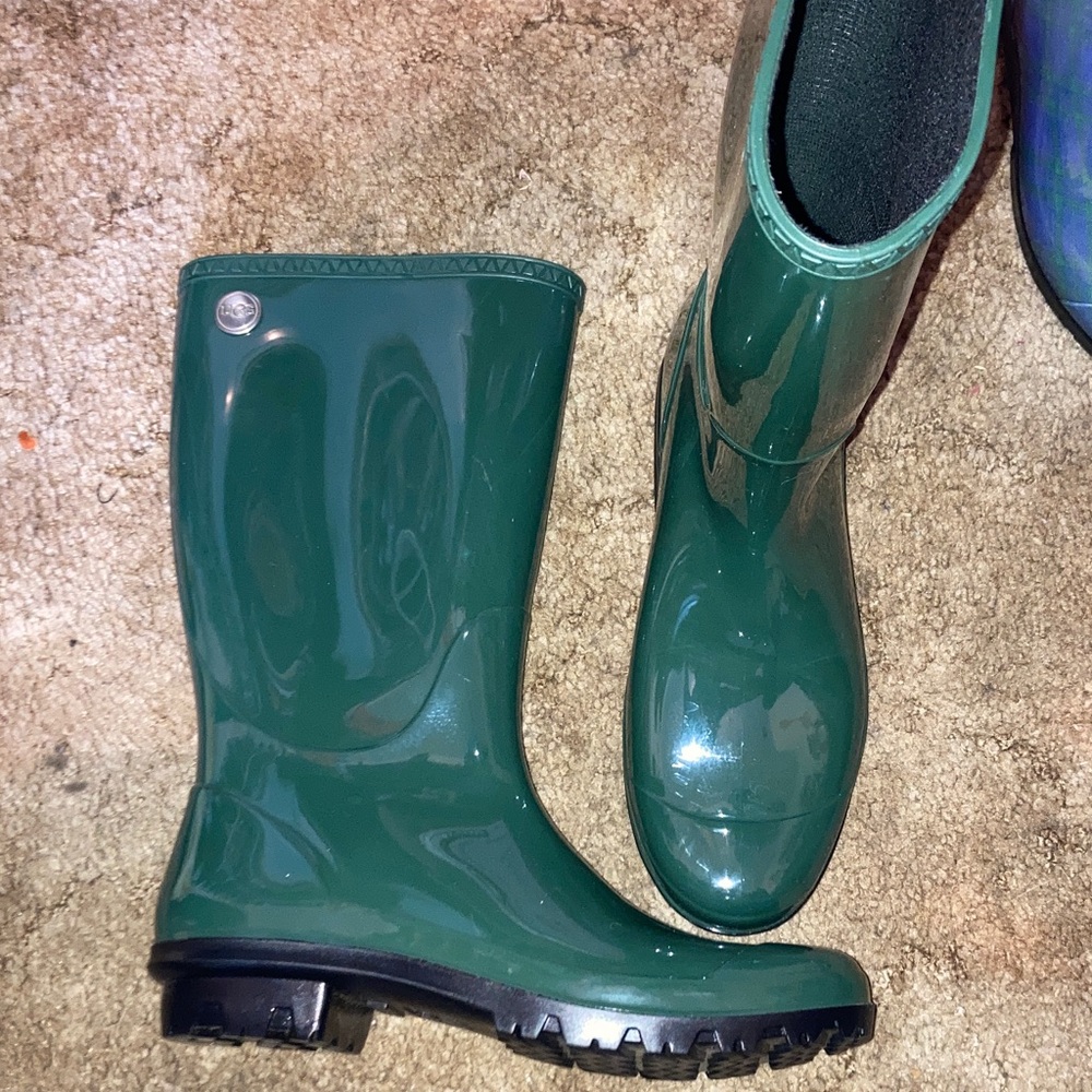 UGG Womens Shaye Rain boots High-Gloss Green Women’s size 11